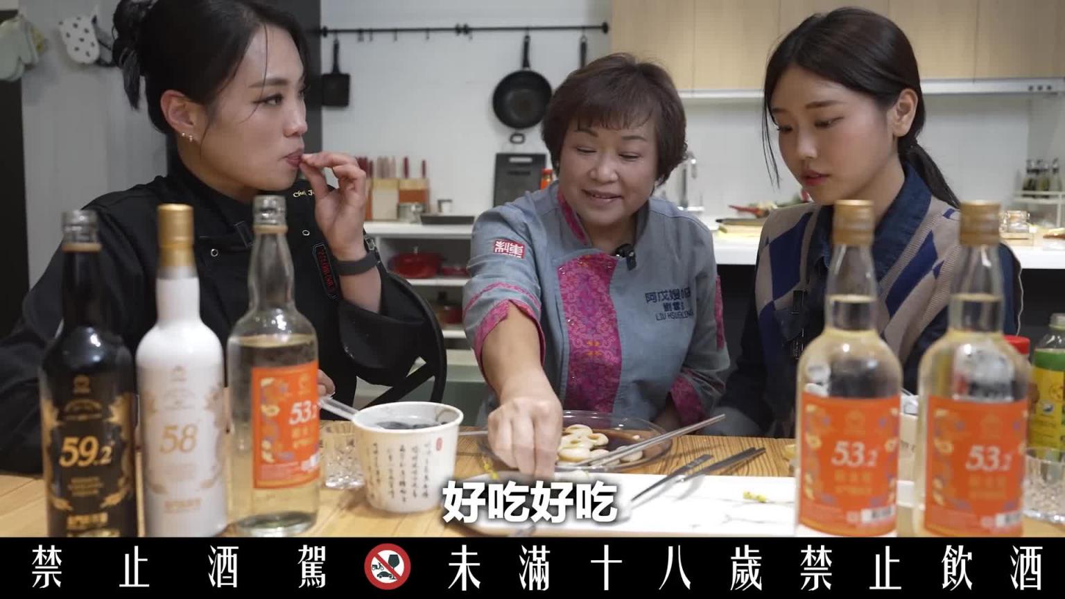 我带黑白大厨郑智善逛台湾传统市场...她看到新世界 因此我们又喝了 预览截图 12