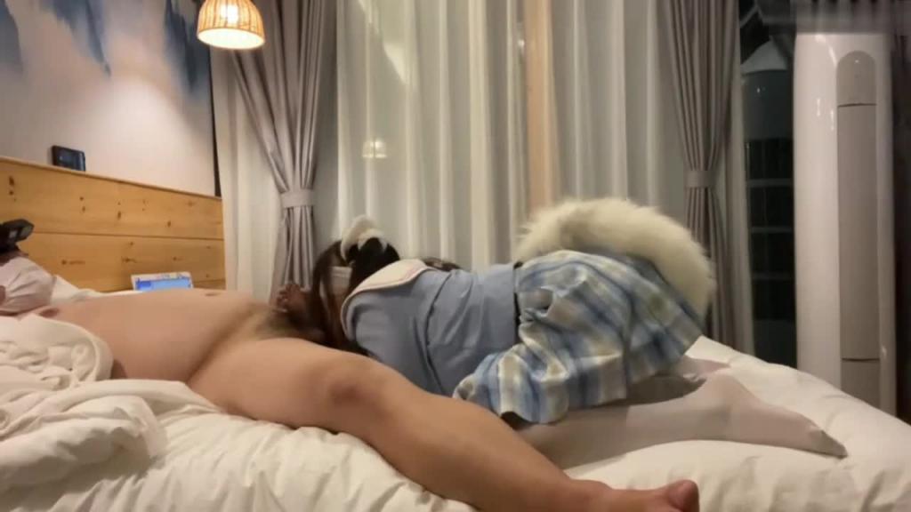 【极品萝莉穿衣做爱】土豪玩操制服爽马尾辫极品萝莉 后入拽着马尾辫怼操一点都不怜香惜玉 让猪拱了 预览截图 6
