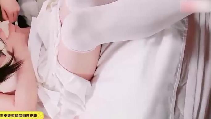 【真实破处】小萝莉穿洛丽塔就得被操 03年萌妹破处 预览截图 12