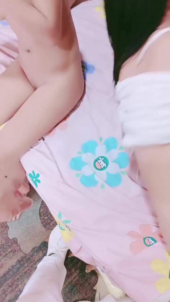 精品-两个00后小萝莉随便操!清纯眼镜嫩妹! 预览截图 2