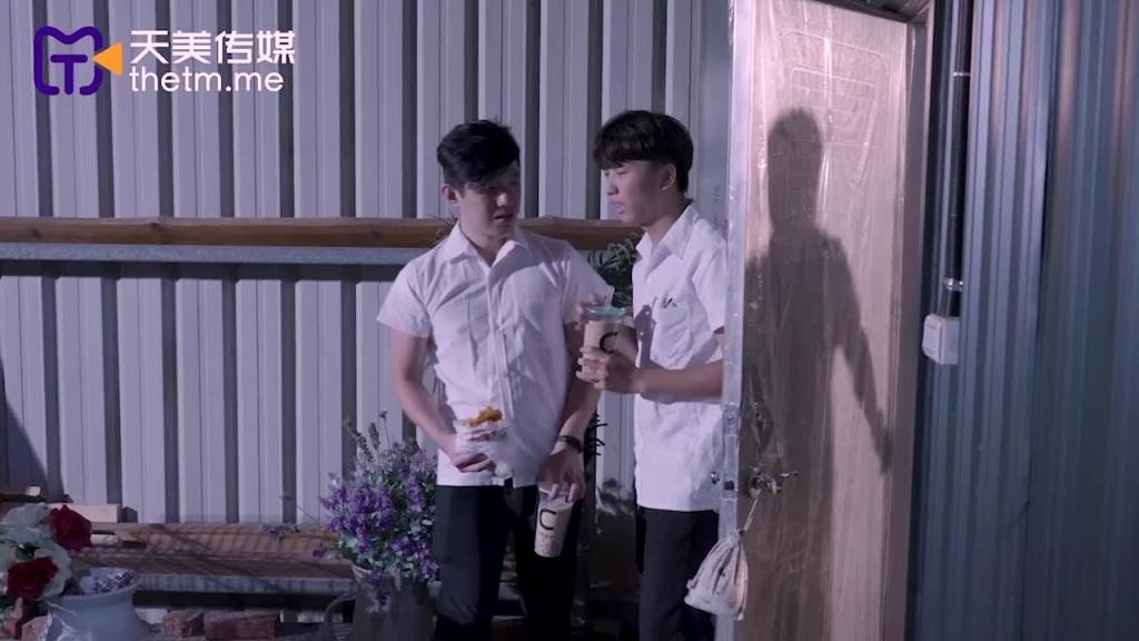 TMW094羽球场激烈性爱 教练与学姊不伦纪录 预览截图 1