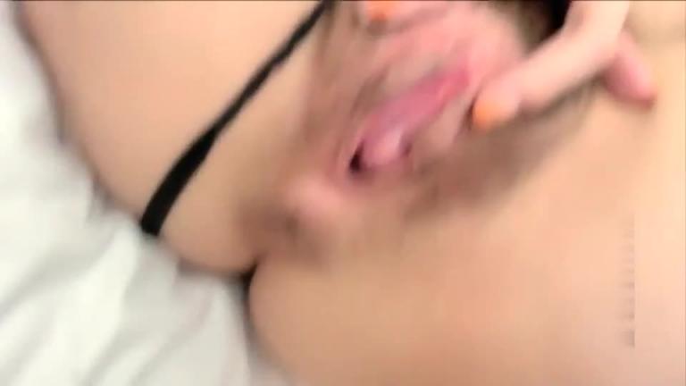 【烈焰红唇极品网红美女】拨开丁字裤炮友一顿舔逼,第一视角特写操逼,圆润美臀骑乘爆操,进进出出快速抽插 预览截图 1