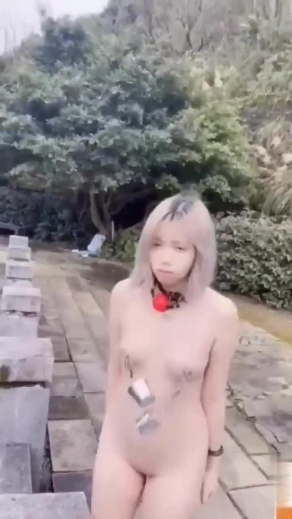 圈养高中萝莉喝尿控狗笼外各种虐待 预览截图 5
