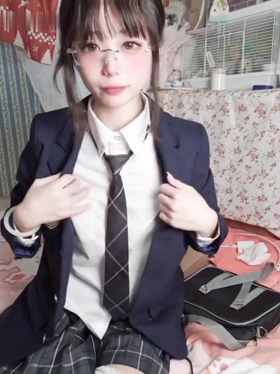 反差学生妹骚母狗宿舍居家自拍合集 预览截图 9