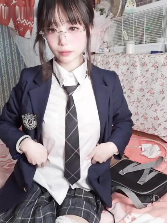 反差学生妹骚母狗宿舍居家自拍合集 预览截图 11