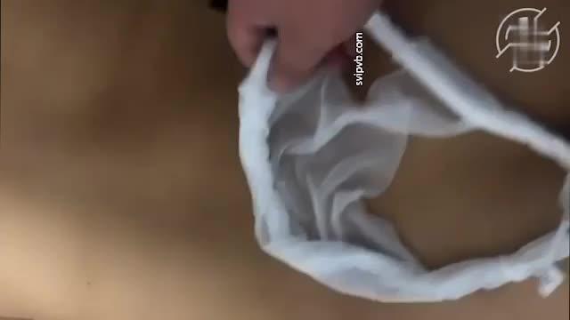 摁着小姨的屁股疯狂开炮，叫床声我感觉邻居都能听到了 预览截图 5