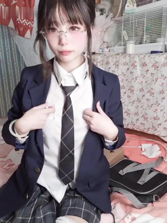 反差学生妹骚母狗宿舍居家自拍合集 预览截图 10
