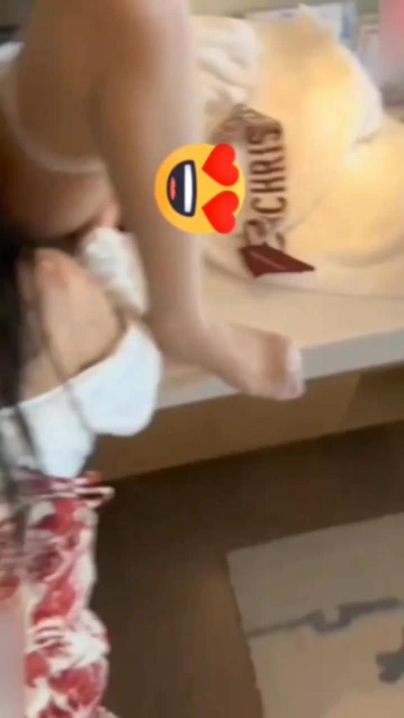调教双飞极品身材高颜值00后校花接吻喝尿舔蛋后入爆肏 预览截图 11
