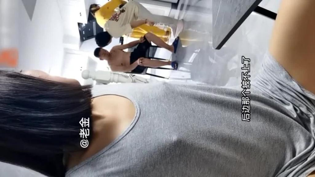 【福利】：东北少妇在公公儿子女儿面前自慰，儿媳在家带着跳弹勾引公公 预览截图 8