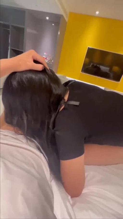 【亲姐姐被我下了春药】暗恋姐姐好多年,把她约出来吃饭趁机下了春药,看她发骚 预览截图 5