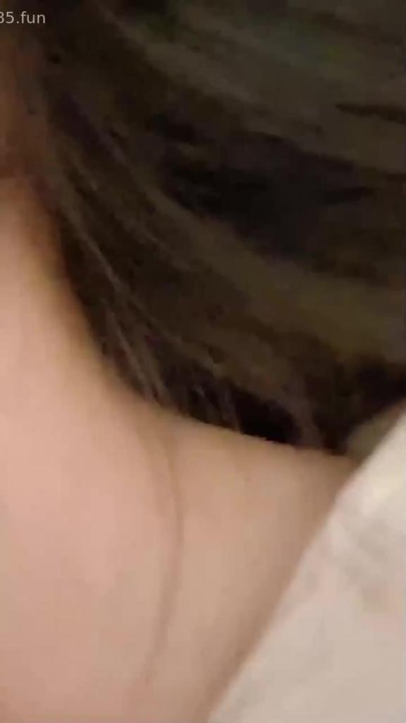 【兄妹乱伦】周末停电妹妹跑我房间避暑,直接偷袭妹妹 预览截图 11
