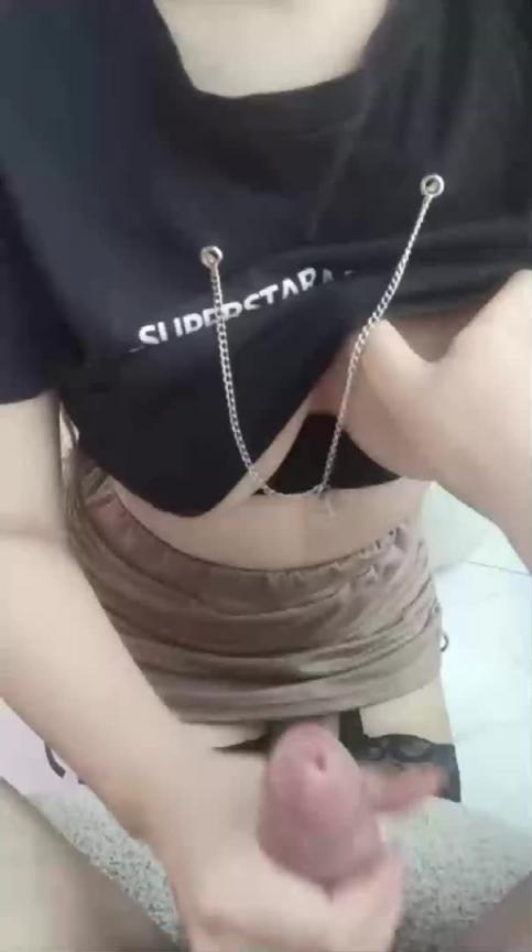 爆裂黑丝怒操射满骚逼肥水不留外人田这样的儿媳妇真棒 预览截图 2