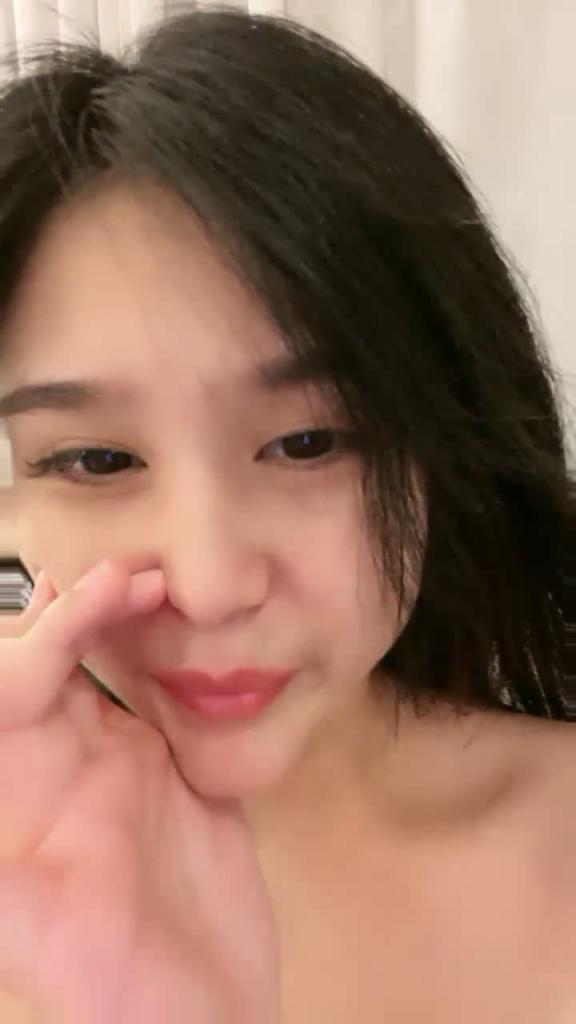 脱光光用黄瓜磨穴,淫语骚话不断 预览截图 12