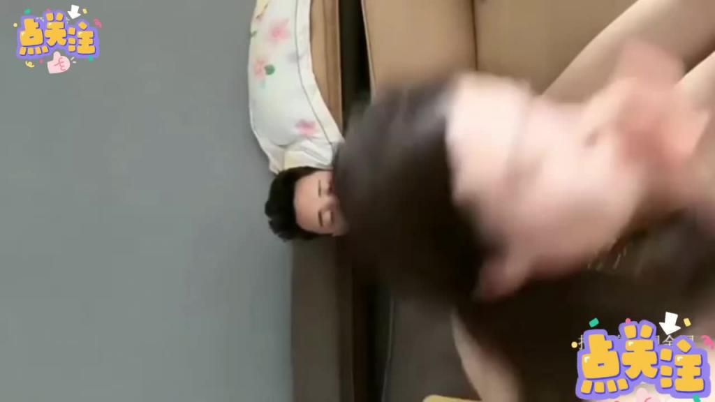乱伦侵犯-神似孟羽童【姐弟乱伦】姐姐身材好弟弟鸡巴大两人玩的很快乐 预览截图 7