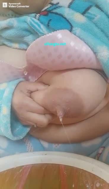 哺乳期巨乳孕妇,乳汁四溅 预览截图 5