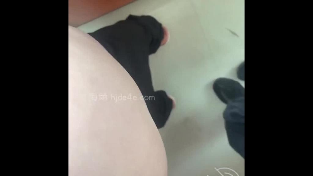 哥哥不在家和刚生完孩子性欲旺盛的嫂子勾搭 预览截图 4