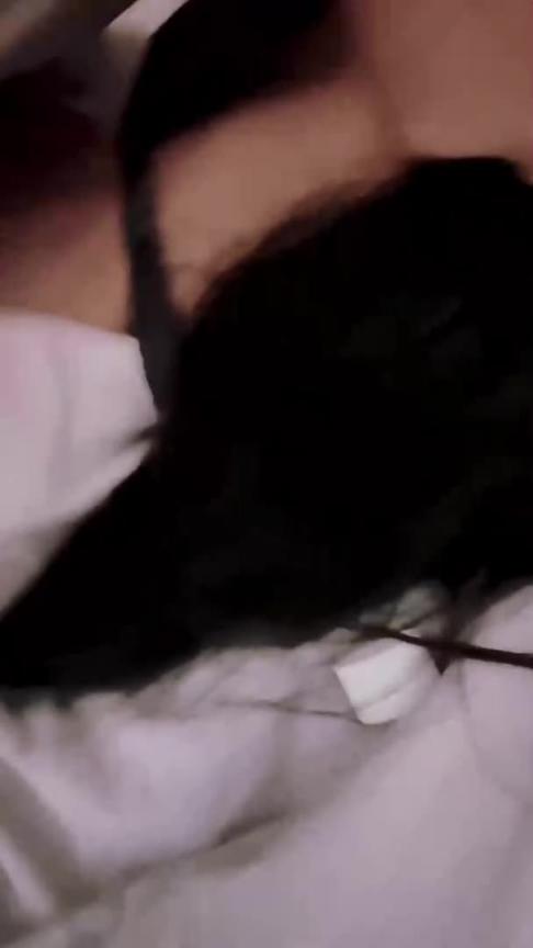 妹妹在房间直播连麦,我却把妹妹的嘴巴当成小穴一样爆操深喉,随后带去楼道玩刺激插 预览截图 11