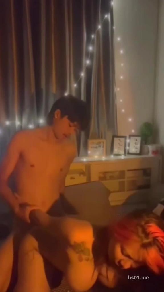 抖音网红女DJ让狗舔逼找鸭子做爱,爆乳纹身反差母狗还喜欢被肛交 预览截图 5