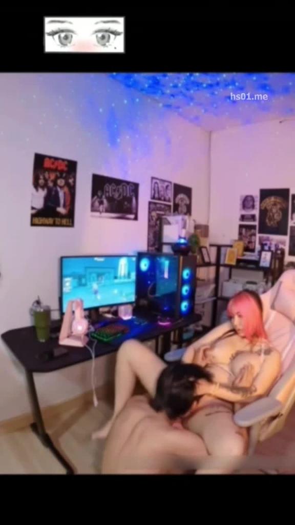 抖音网红女DJ让狗舔逼找鸭子做爱,爆乳纹身反差母狗还喜欢被肛交 预览截图 9