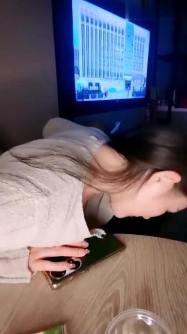 【套路小姨子】玩游戏把她灌醉各种撩到发情直接推到无套内射。 预览截图 4