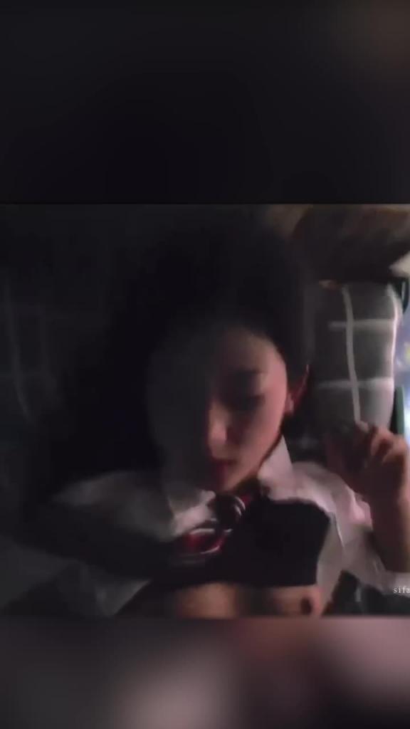 与漂亮学生妹一夜情 预览截图 11