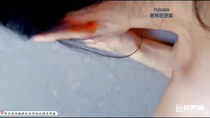 趁爸妈去大姨家，妹妹洗澡冲进去肉她粉嫩少女穴真润② 预览截图 2