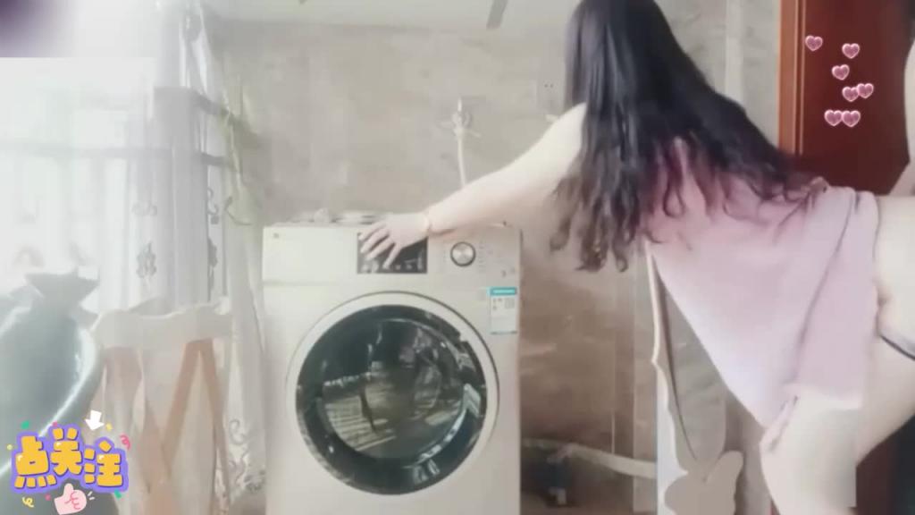 [真实乱伦家庭),姐姐穿着性感睡衣强上要操。姐姐强烈反抗! 预览截图 11