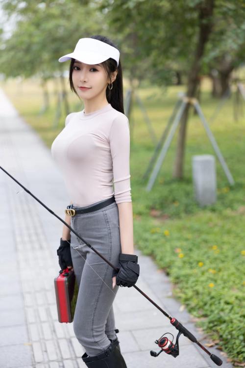 王馨瑶Yanni NO.003 钓鱼灰色紧身牛仔裤