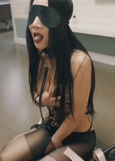 调教风骚的御姐母狗逼肥毛黑被后入叫声很淫荡