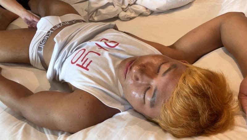 泰国旅游，约网黄来做爱拍片旅游不忘工作(2)