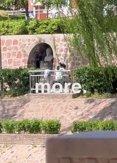 门事件 孟子像前公园长椅做爱