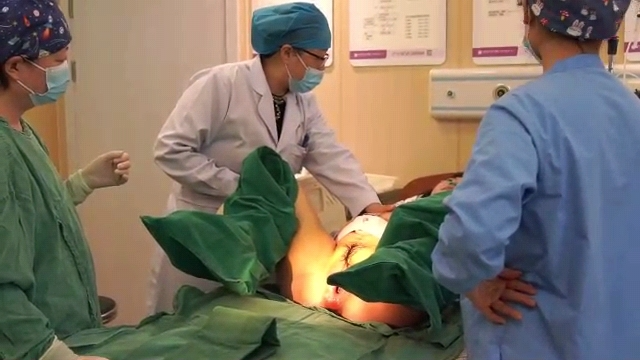 黑料黑料医院女护士的护女的生孩子视频流露出来