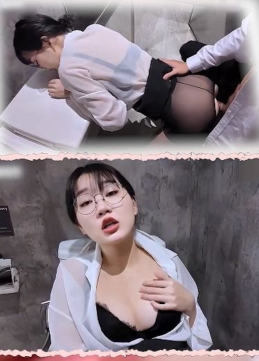反差婊公司厕所自慰，被同事发现，主动求操只求别说出去