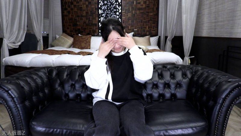 樱(18)连续2天拍摄的第2天 滴着爱液地摇摇晃晃地被中出 前一天中出的感想，听取后进行羞耻责备或是让她舔肛门 FC2-PPV-4779391