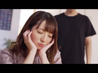 与晚上等带老公回家的大嫂用精液填满寂寞中出性交。 小花暖 ROYD-130 预览截图 2