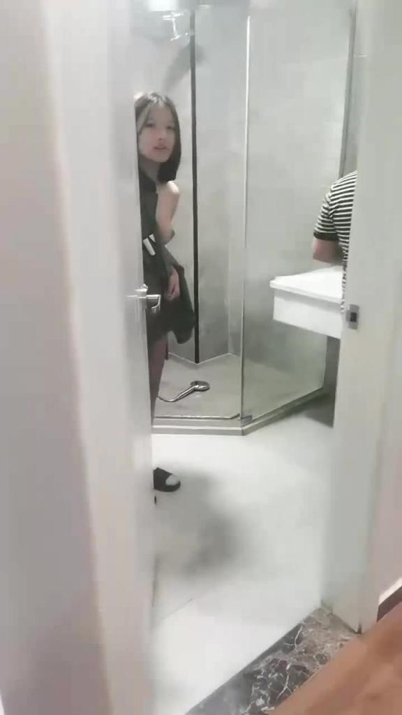 破处福建高一学生妹超级粉嫩一线天馒头穴很是紧有流血是真享受啊！！ 预览截图 6