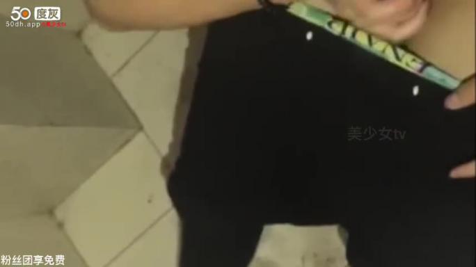 ②【真实乱伦群P】妹子和她几个闺蜜玩疯了,厕所肆意淫乱 预览截图 12