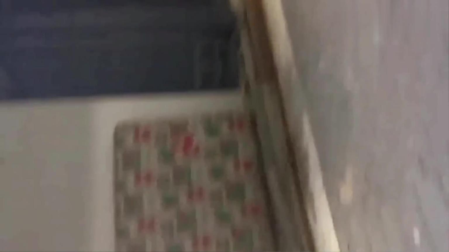 大胆小骚妇街头裸露勾引路人简直亮眼 预览截图 11