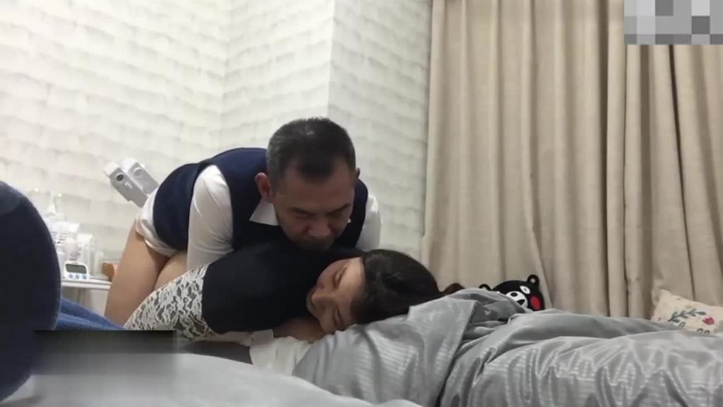 【公媳乱伦事件】某县事件儿子不在家公公和儿媳妇偷情 预览截图 11