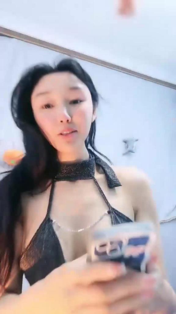 人妻情趣装诱惑狼友,撩骚不断大秀直播,听狼友指挥揉奶玩逼 预览截图 6