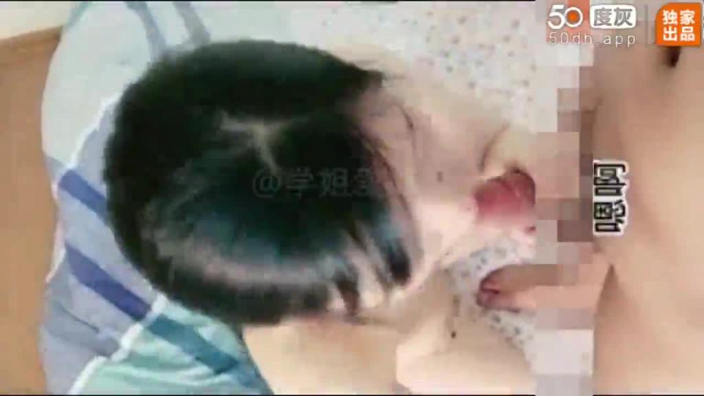 诱导强迫性感嫂子和自己乱伦操逼!刚说服嫂子脱掉裤子大哥突然打来电话后。。 预览截图 4