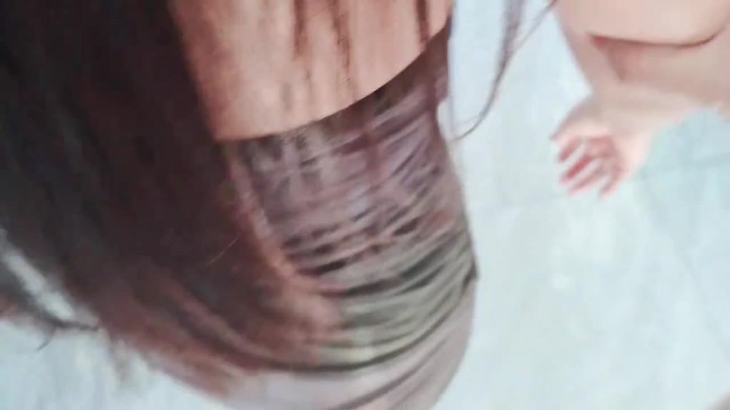 放荡骚妈穿情趣内衣去上班,办公室里激情做爱,淫水喷了一桌子 预览截图 2