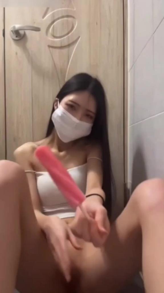 独家首发极品女网红与榜一大哥视频用冰棒自慰淫水直流 预览截图 9