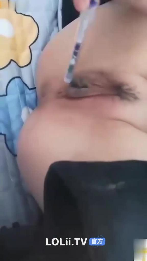 高中生在宿舍偷偷自慰年纪轻轻阴唇就这么皱肯定玩得不少 预览截图 6