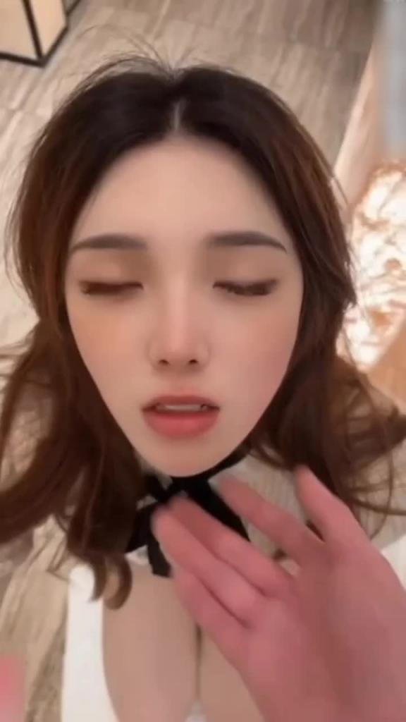 抖音泄密美女榜一线下日料店足交后入爆肏扇巴掌舔屁眼 预览截图 9