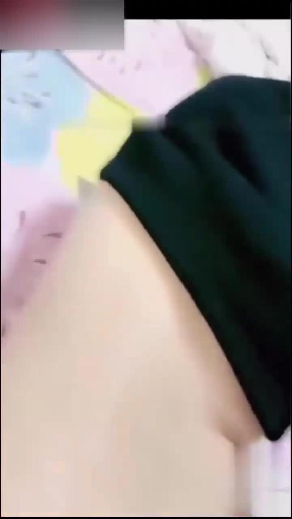 【母子乱伦】妈妈在房间自慰儿子突然闯入一枪进洞 预览截图 5