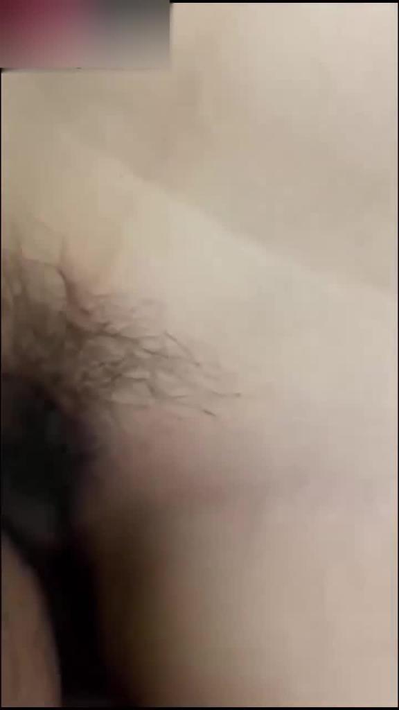 【母子乱伦】妈妈在房间自慰儿子突然闯入一枪进洞 预览截图 1