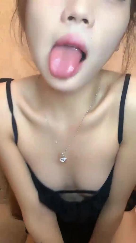 【骨感嫩妹】骨感少女【花琪琪】裸舞诱惑多个道具自慰蝴蝶小嫩逼掰穴特写太美了 预览截图 6