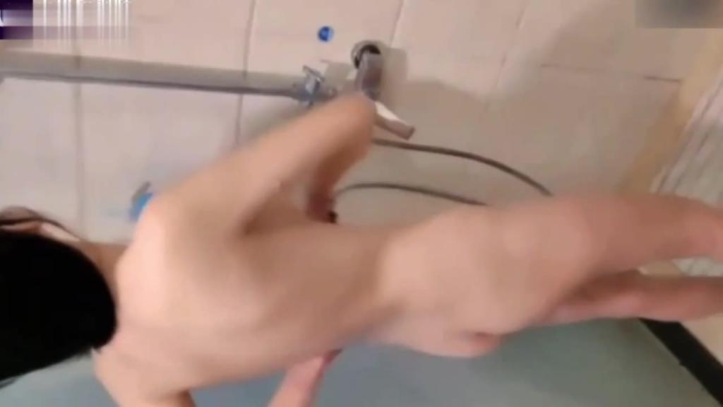 强插水嫩阴部蜜桃奶的学生妹 预览截图 11