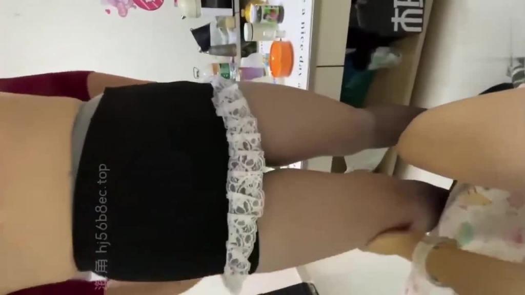嫂子的身材太顶了,大哥不知道哪里搞到这么白嫩淫荡的嫂子 预览截图 4